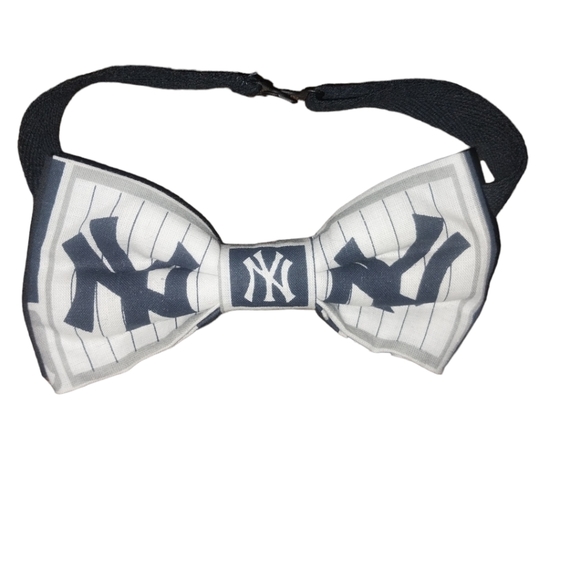 Hand Crafted Bowtie NY Yankee themed NWOT - Picture 6 of 7